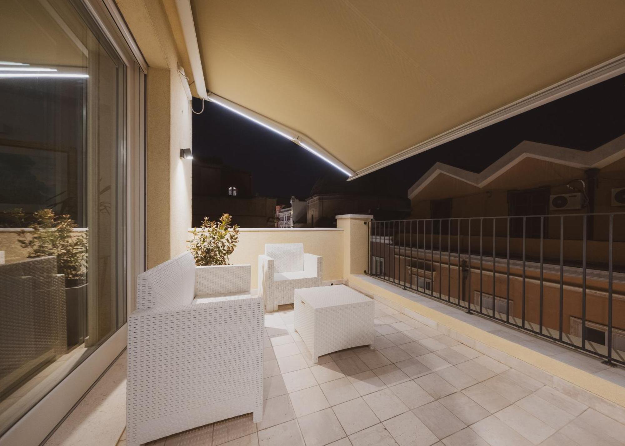 Luxury Suite La Terrazza In Pieno Centro In 칼리아리 외부 사진